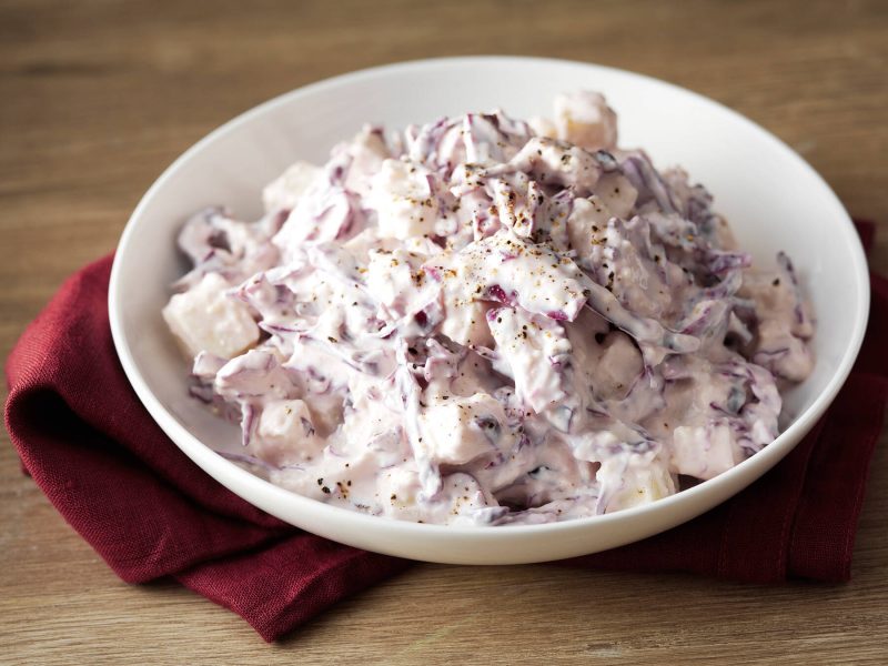 Punakaali-omena coleslaw