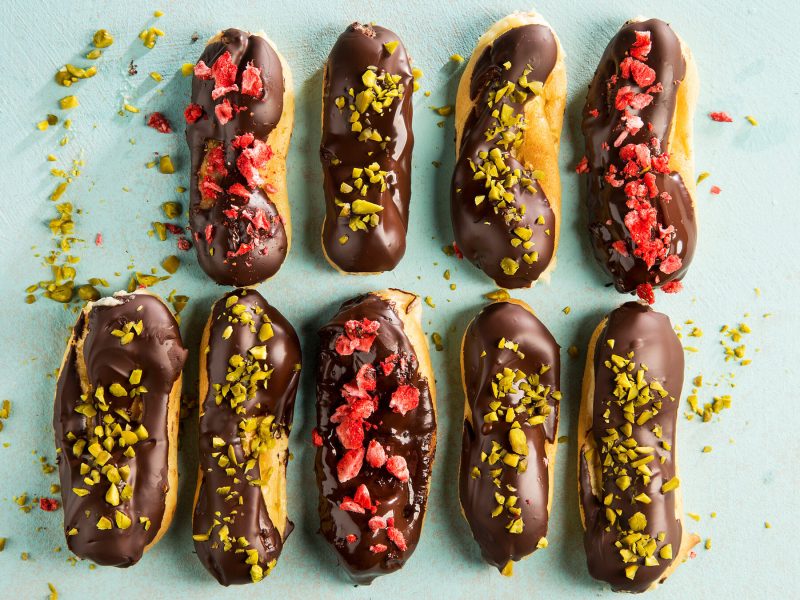 Chocolate eclairs eli suklaiset tuulihatut