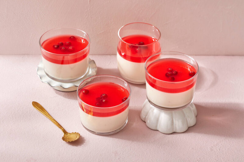 Puolukka panna cotta