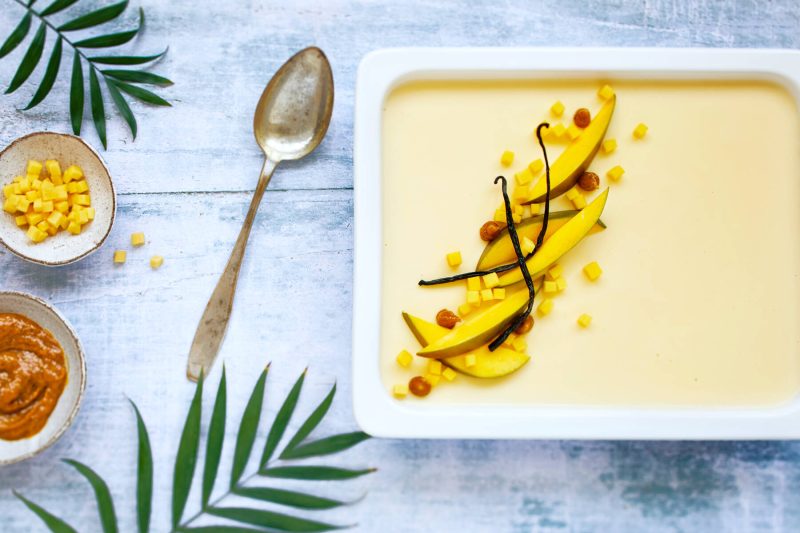 Mango-vanilja pannacotta