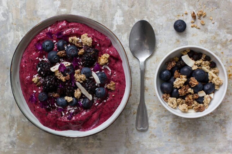 Smoothiebowl med blåbär och banan