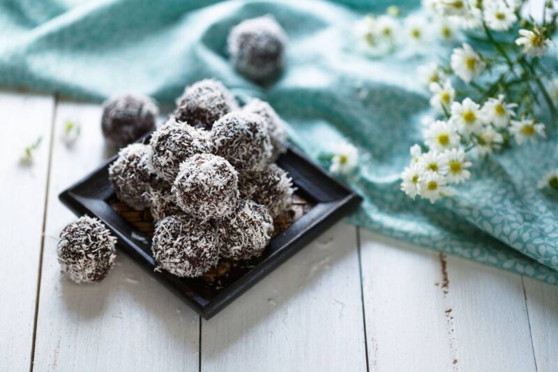 Chokladbollar med dadlar och PROfeel®