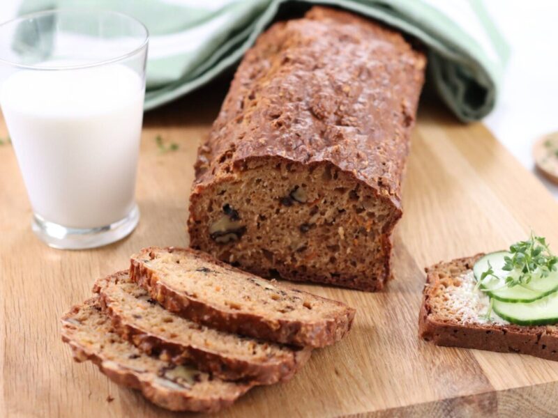 Yoghurtbröd med havre och nötter