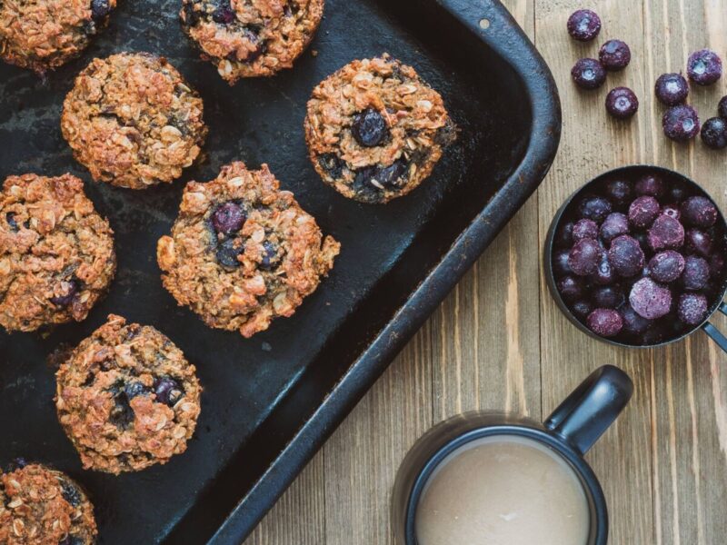 Gräddkola- och blåbärsmuffins