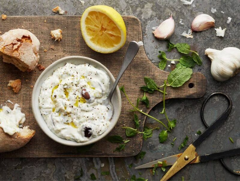 Vegansk tzatziki med oliver